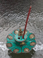 Porta Incienso color verde con forma de flor de loto (Ashta Mangala y Buda).