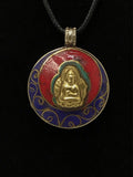 Colgante Intencionado Protección Buda Gautama (Siddharta). Color piedra Lapislázuli y coral. Arte Tibetano. - www.eltercerojo.cl