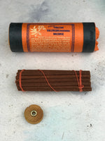 Incienso Tibetan Ancient De Valeriana o Sugandhawal. Contiene 30 varas de 1 hora aproximadamente.  Hecho a mano en Nepal.