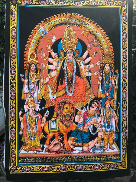Colgante GOB0008. Tapete a muro de Durga. 104 cms de alto por 78 cms de ancho. GOB0008.