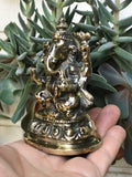 Ganesh macizo fundido en Nepal - 10 x 7 cms - 460 gramos aprox