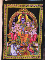 Colgante GOB0042. Tapete a muro de familia Shiva, Parvati, Ganesh y Karttikeya. 77 cms de alto por 104 cms de ancho.