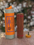 Incienso Tibetano de Azafrán (Nagkeshar). Contiene 30 varas de 1 hora.  Hecho a mano en Nepal. - www.eltercerojo.cl
