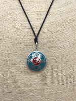 Colgante Intencionado Protección Om Mandala Flor. Color piedra turquesa y coral. Arte Tibetano.