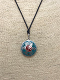 Colgante Intencionado Protección Om Mandala Flor. Color piedra turquesa y coral. Arte Tibetano.
