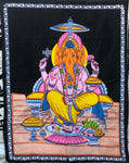 Colgante o tapete a muro de Ganesh. 113 cms de alto por 88 cms de ancho. - www.eltercerojo.cl
