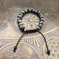 Pulsera hueso de Yak con símbolo Om. - www.eltercerojo.cl