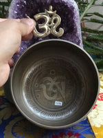 Cuenco (C050) Tipo Japonés Grande Hecho En Nepal (bronce envejecido).       ¡Carga audio del cuenco y escucha su sonido! - www.eltercerojo.cl