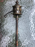 Rueda de Oracion (Om Mani Padme Hung y Ashta Mangala). 29 cms x 6 cms (RP024).