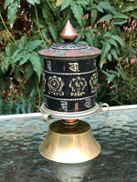 Rueda de Oracion De Escritorio (Om Mani Padme Hung y Ashta Mangala). 14 cms x 7,5 cms (RP013).