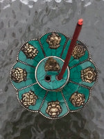 Porta Incienso color verde con forma de flor de loto (Ashta Mangala y Buda).
