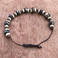 Pulsera hueso de Yak con símbolo Om. - www.eltercerojo.cl