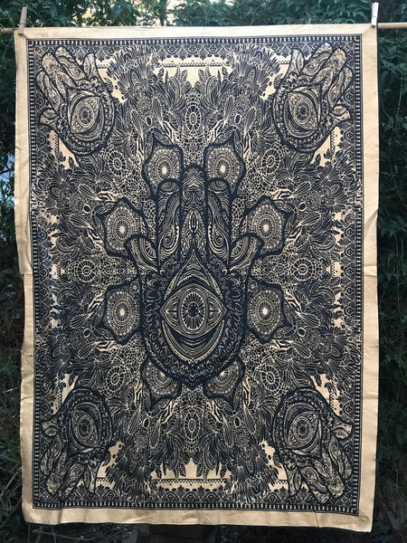 Colgante GOB0014. Tapete a muro Mano Hamsa o Fátima. 104 cms de alto por 76 cms de ancho.