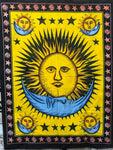Colgante o tapete a muro de sol y luna. 112 cms de alto por 87 cms de ancho. - www.eltercerojo.cl
