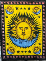 Colgante o tapete a muro de sol y luna. 112 cms de alto por 87 cms de ancho. - www.eltercerojo.cl
