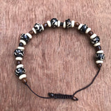 Pulsera hueso de Yak con símbolo Om. - www.eltercerojo.cl